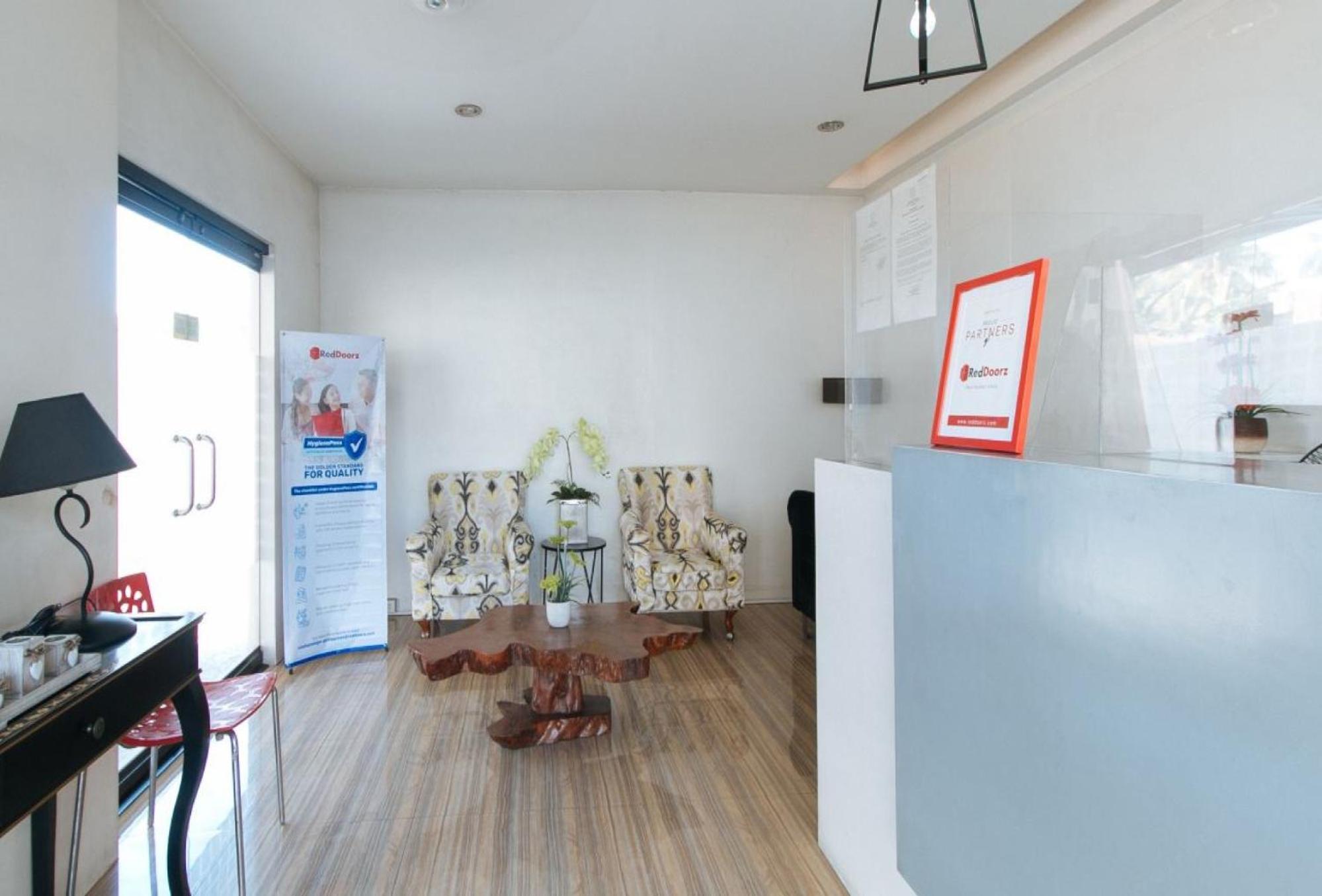 Reddoorz Plus @ Taj Hotel Tuguegarao Εξωτερικό φωτογραφία