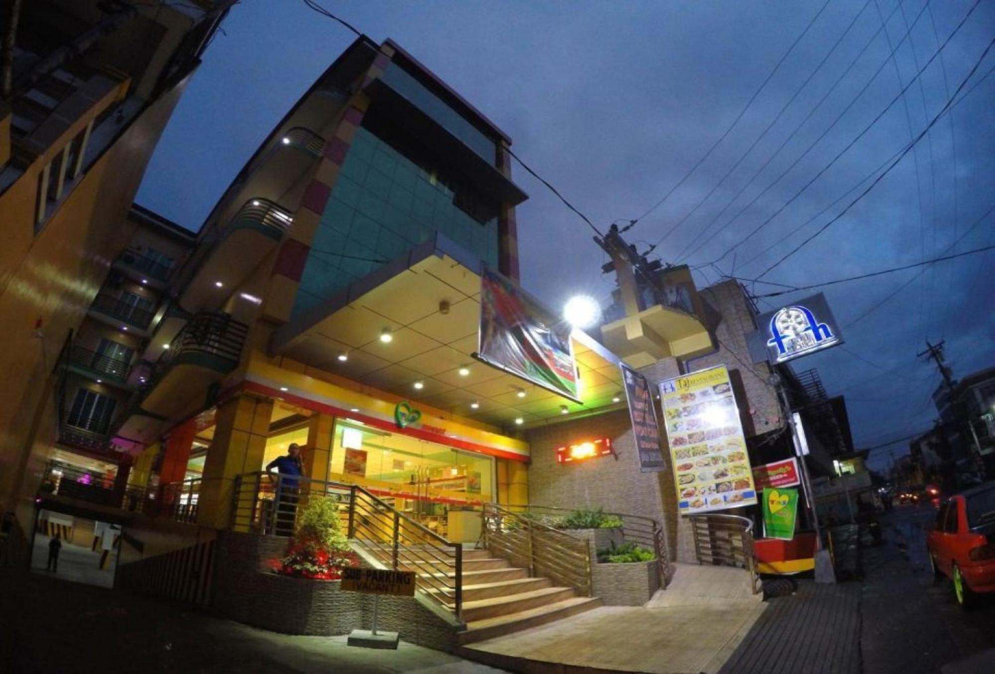 Reddoorz Plus @ Taj Hotel Tuguegarao Εξωτερικό φωτογραφία