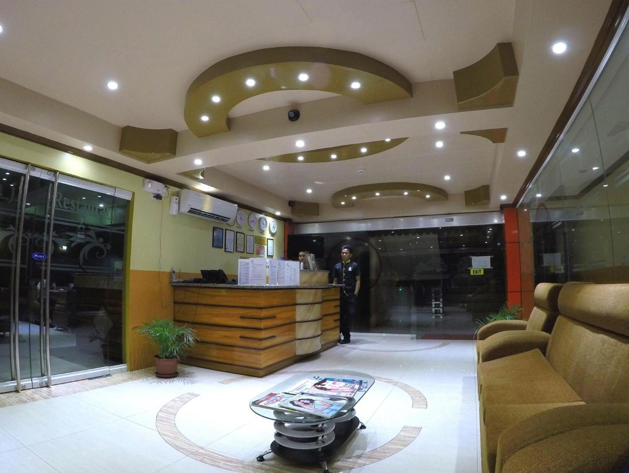 Reddoorz Plus @ Taj Hotel Tuguegarao Εξωτερικό φωτογραφία