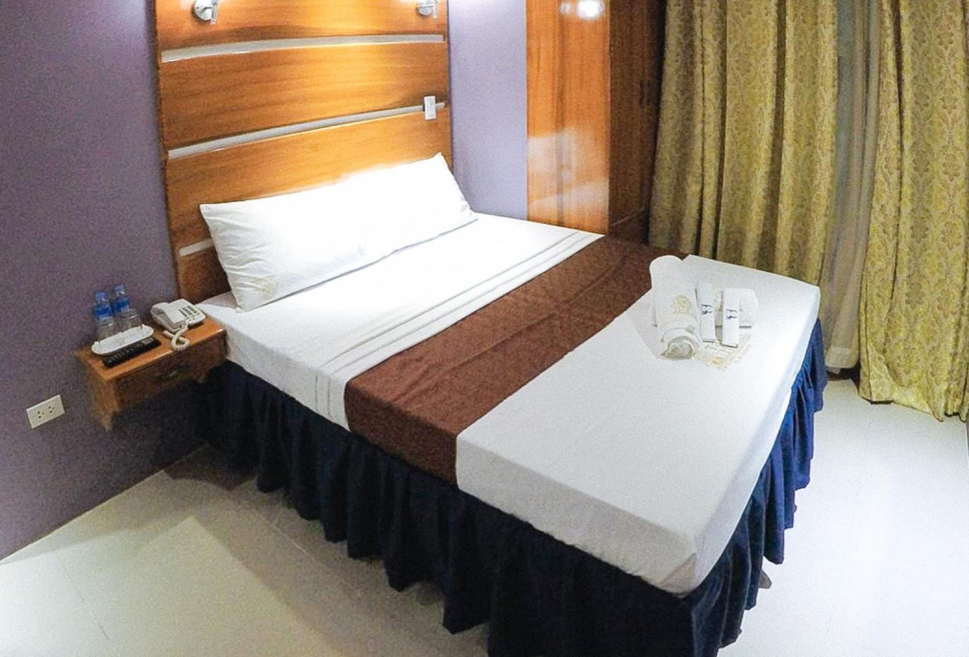 Reddoorz Plus @ Taj Hotel Tuguegarao Εξωτερικό φωτογραφία