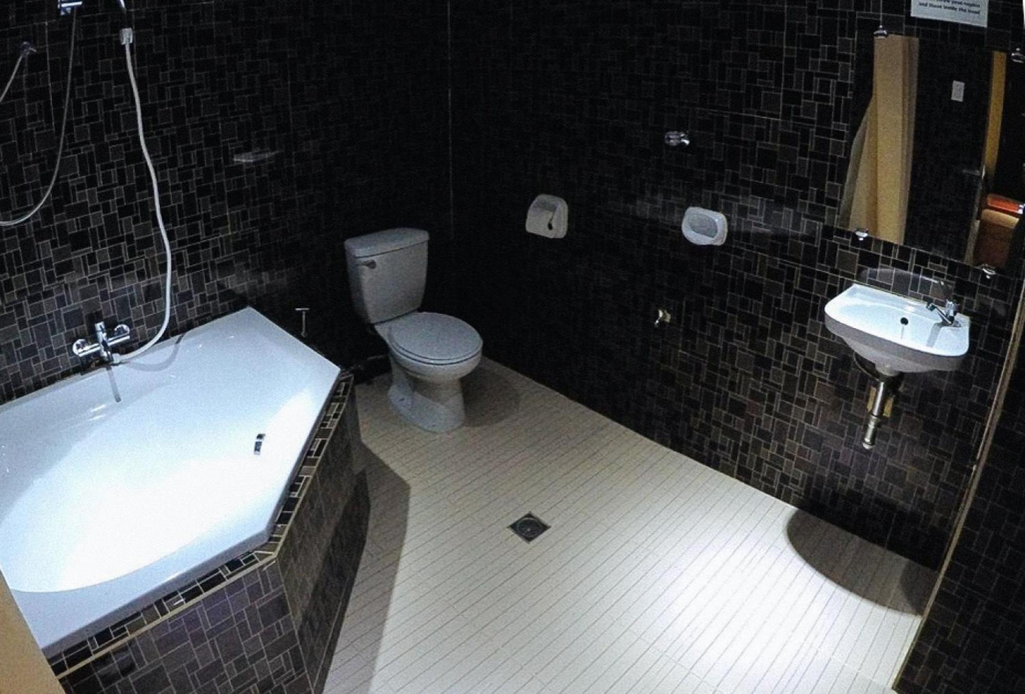 Reddoorz Plus @ Taj Hotel Tuguegarao Εξωτερικό φωτογραφία