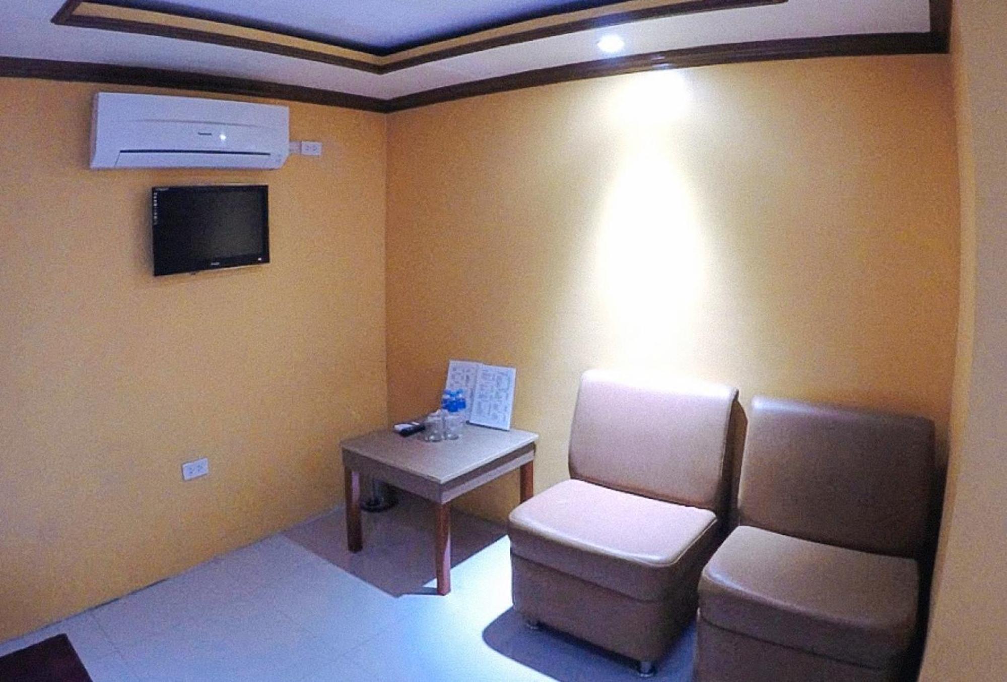 Reddoorz Plus @ Taj Hotel Tuguegarao Εξωτερικό φωτογραφία