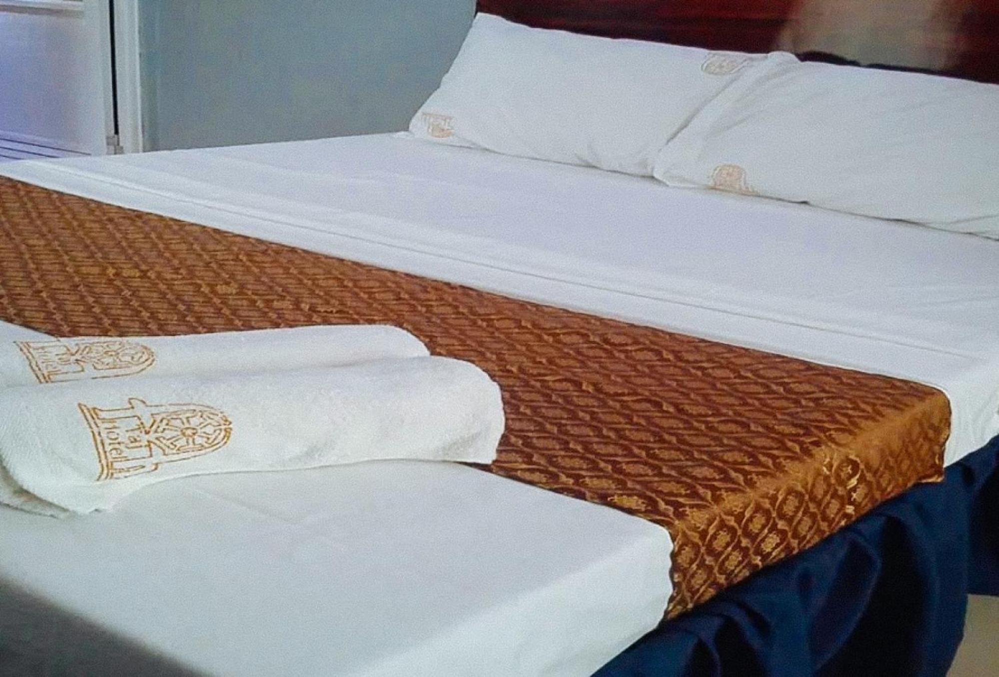 Reddoorz Plus @ Taj Hotel Tuguegarao Εξωτερικό φωτογραφία