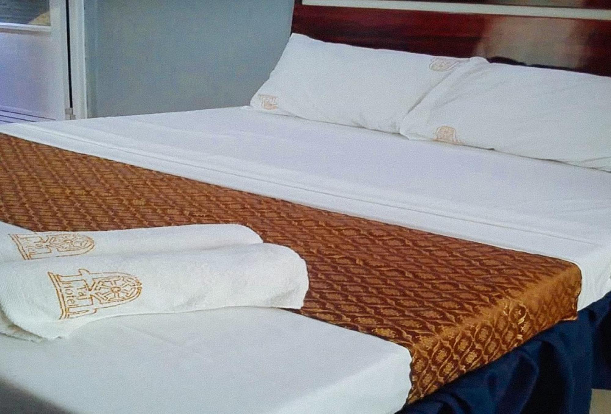 Reddoorz Plus @ Taj Hotel Tuguegarao Εξωτερικό φωτογραφία
