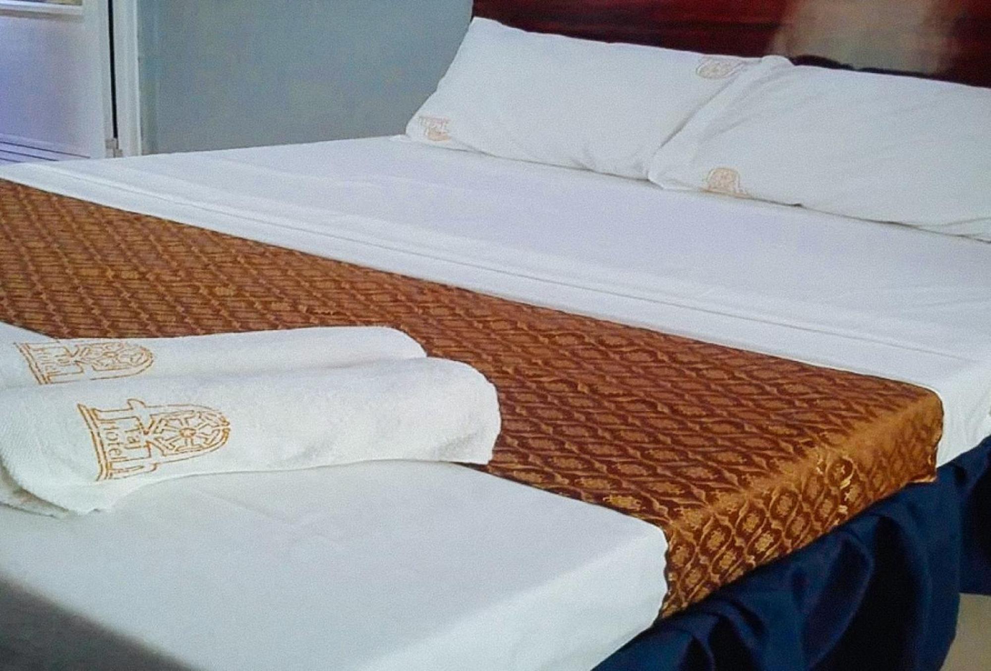 Reddoorz Plus @ Taj Hotel Tuguegarao Εξωτερικό φωτογραφία