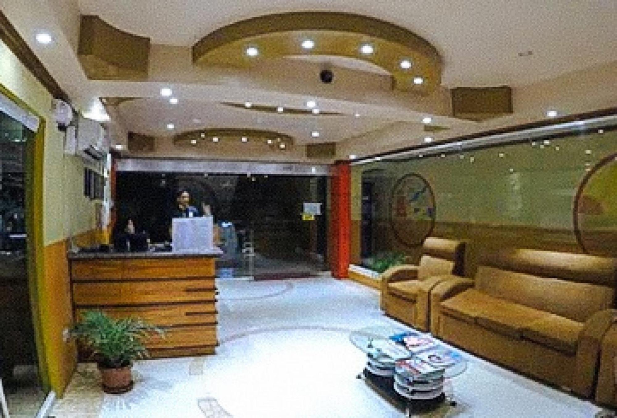 Reddoorz Plus @ Taj Hotel Tuguegarao Εξωτερικό φωτογραφία